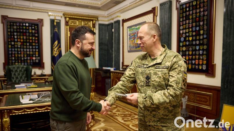 Nach tagelangen Protesten und Rücktrittsforderungen hat der ukrainische Präsident Wolodymyr Selenskyj den Oberbefehlshaber der Streitkräfte, Olexander Syrskyj, entlassen. (Archivbild) Bild: Ukrainisches Präsidentialamt/Pool/Planet Pix via ZUMA Press Wire/dpa