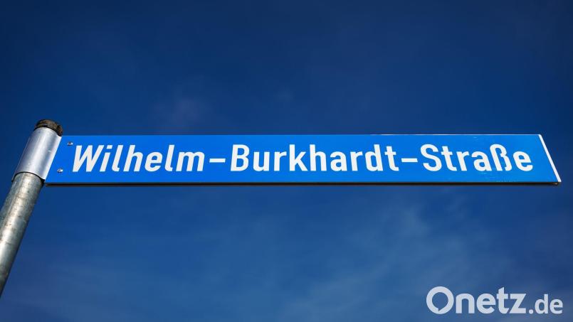 Die mittelfränkische Marktgemeinde Allersberg muss die bisherge Wilhelm-Burkhardt-Straße umbenennen - der Namensgeber war ein Nationalsozialist. (Archivbild) Bild: Daniel Karmann/dpa