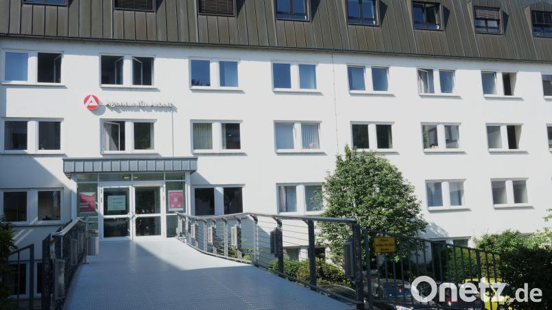 Das Jobcenter ist im Gebäude der Arbeitsagentur in Schwandorf untergebracht und betreut im Schnitt 3000 Leistungsempfänger. Bild: Rudolf Hirsch