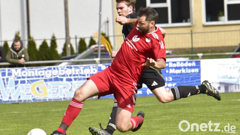 Michael Prey von der SpVgg Pfreimd II trifft beim Derby gegen die SG Weihern/Wernberg zweimal. Am Ende steht das das 3:1 für die Gäste. Archivbild: Hans Mark