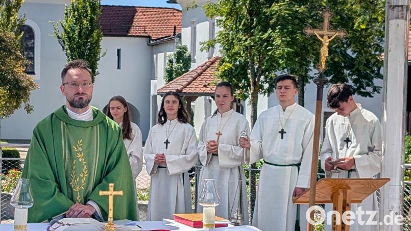 Pfarrer Johannes Arweck verabschiedet sich von Pfarrverband Illschwang-Kastl-Ursensollen. Jetzt geht er zunächst einmal nach Jordanien. Bild: Manuela Popp