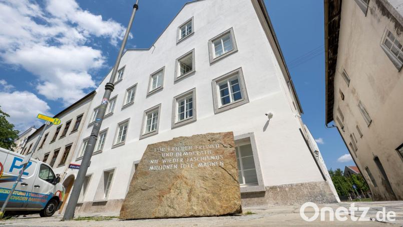 Hitlers Geburtshaus wird nach dem Umbau als Polizeizentrum eröffnet. Bild: Peter Kneffel/dpa