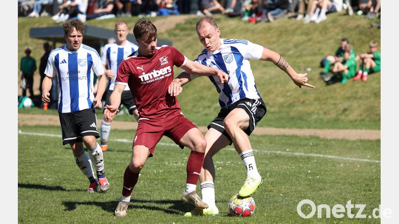 Spielszene aus dem Toto Pokal-Finale am 1. Mai, das der FC Weiden-Ost beim SV Altenstadt/WN mit 3:0 gewann. Bild: Dieter Jäschke