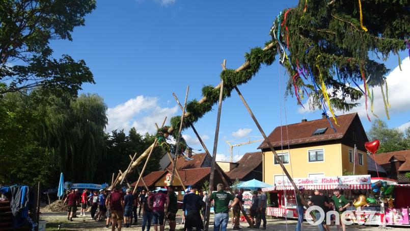 Bei der Raigeringer Kirwa gibt es eine Woche lang Geselligkeit, Tradition und Musik Archivbild: Burschenverein 07 Raigering