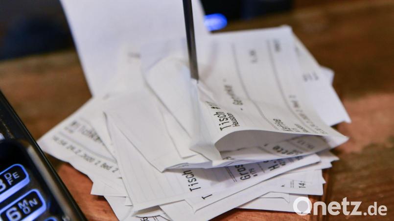 Papierbons sollen bald der Vergangenheit angehören. Bild: Jens Kalaene/dpa-Zentralbild/dpa