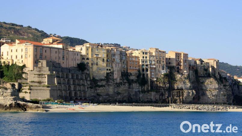 Im Mittelmeer vor der Stadt Tropea stirbt ein Deutscher bei einem Tauchausflug. (Archivbild) Bild: picture alliance / dpa-tmn