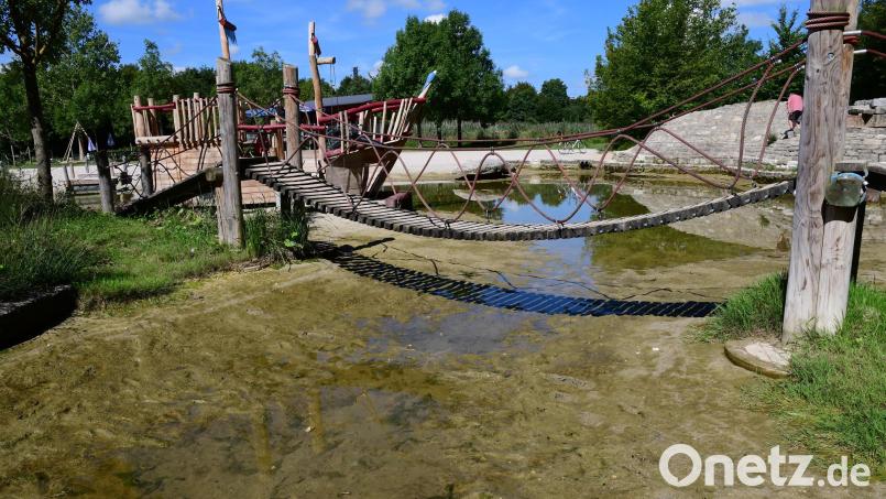 Der Kleinkinderbereich am Amberger Piratenspielplatz ist zum Teil gesperrt. Der Grund: verunreinigtes Wasser. Archivbild: Petra Hartl
