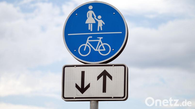 Die Stadt Windischeschenbach und der Freistaat Bayern planen einen 1.200 Meter langen Radweg, der vom Freibad Windischeschenbach bis zur Straße nach Scherreuth führen wird. Symbolbild: Soeren Stache/dpa/dpa-tmn