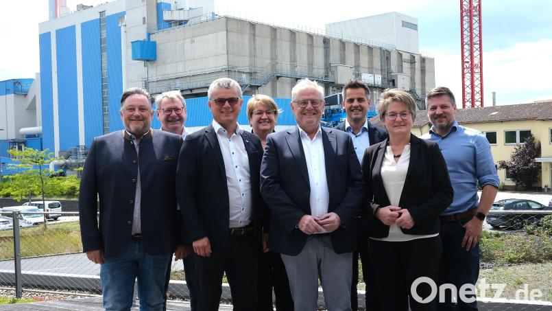 Bei der konstituierenden Sitzung des „Zweckverbandes Thermische Klärschlammverwertung Schwandorf“ wurden (von links) die Bürgermeister Thomas Beer, Martin Prey, Martin Birner, Anita Forster, Andreas Feller, Rudolf Teplitzky, Sonja Meier und Peter Neumeier in den Vorstand beziehungsweise in den Prüfungsausschuss gewählt. Bild: Rudolf Hirsch