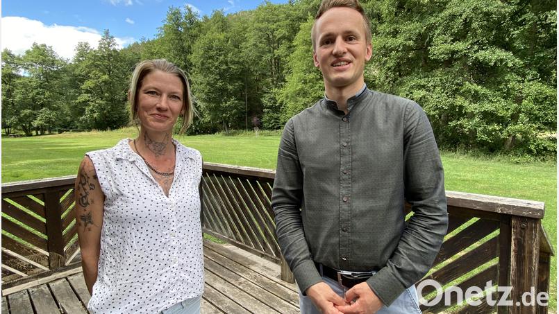 Bürgermeister Martin Bauer freut sich, dass mit Jessica Thiel eine neue Pächterin für den Kiosk im Magdalenental gefunden wurde. Bild: Claudia Völkl