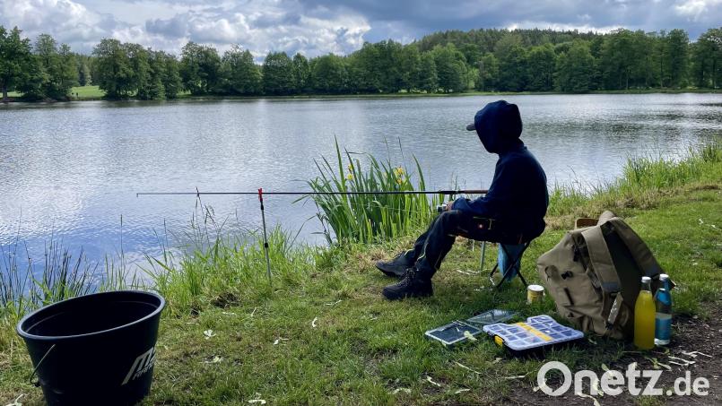 Immer mehr Jugendliche entdecken den Angelsport für sich. Auch der zwölfjährige Tom ist neu dabei. Bild: Paulina Schmidt