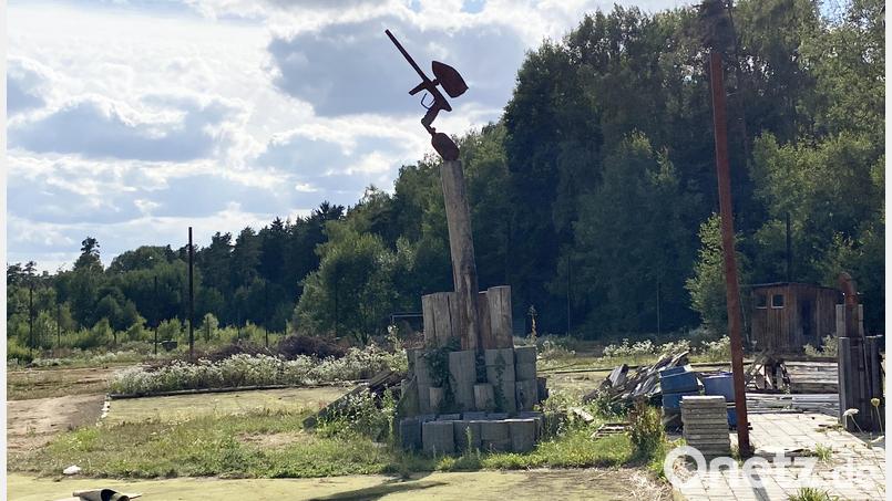 Noch ist die Paintballanlage unterhalb des Trischinger Sportgeländes verwaist. Es gibt einen Nachfolger. Bild: Claudia Völkl