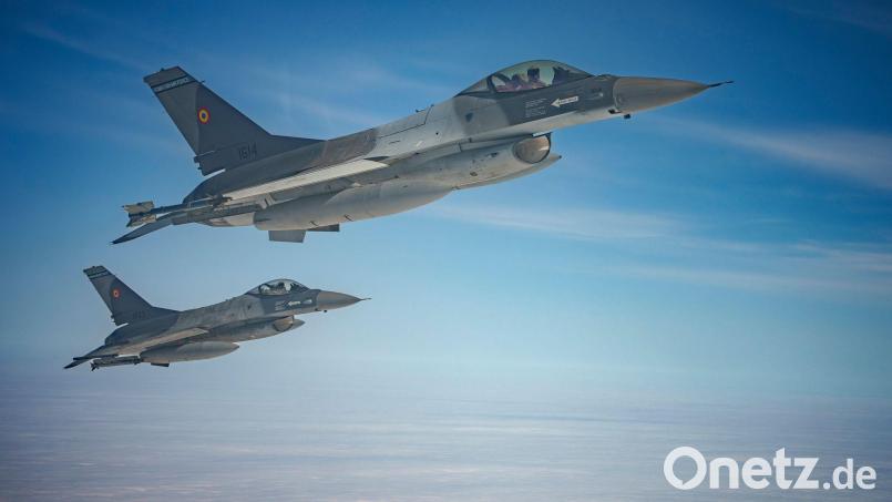 Kampfjets der rumänischen Luftwaffe haben eine fremde Drohne im rumänischen Luftraum abgeschossen. (Archivbild) Bild: Andreea Alexandru/AP/dpa