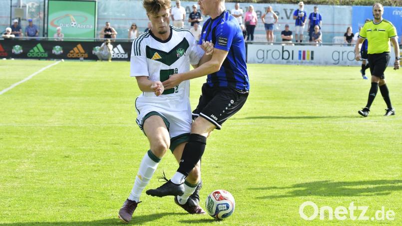 Tim Baierlein (links) hatte die besten Torchancen für die DJK Ammerthal gegen den TSV Kornburg. Bild: Hubert Ziegler