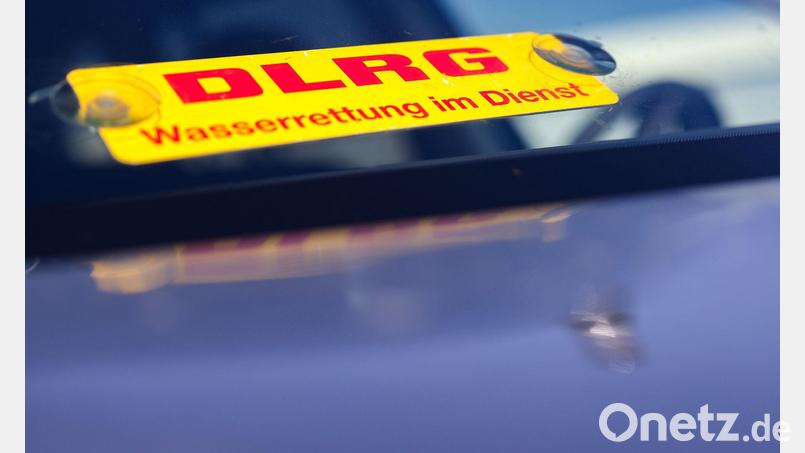 Im Kampf gegen das Ertrinken fordert die DLRG mehr Aufklärung der Bevölkerung. (Symbolbild) Bild: Christoph Reichwein/dpa