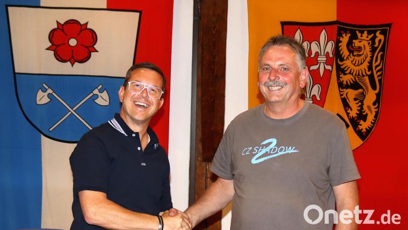 Sie haben für die nächsten 6 Jahre das Wohl der Verwaltungsgemeinschaft Königstein fest im Blick: Jörg Kaduk (links), Bürgermeister von Königstein und stellervertretender Vorsitzender der VG, und Hermann Mertel, Bürgermeister von Hirschbach und Vorsitzender der Verwaltungsgemeinschaft. Bild: Heidi Franitza