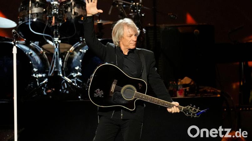 Früher Schluss als geplant: Jon Bon Jovi bricht ein Konzert wegen einer Nebenhöhlenentzündung vorzeitig ab. (Archivbild) Bild: Chris Pizzello/AP/dpa