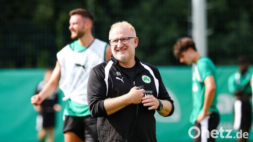 Heiko Vogel freut sich auf weitere Fürther Neuzugänge. (Archivbild) Bild: Daniel Löb/dpa