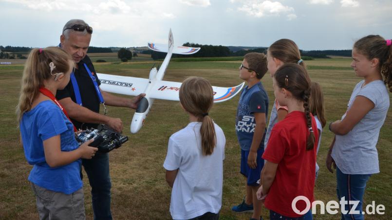 Am 1. August steht das Modellflugzeugliegen in Vohenstrauß auf im Kinderferienprogramm. Archivbild: Elisabeth Dobmayer