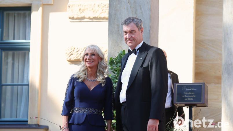 „Es wird schon alles seinen Gang gehen“, sagt Söder zur Regierungsumbildung in Berlin am Rande des Festspieljubiläums in Bayreuth. Bild: Karl-Josef Hildenbrand/dpa