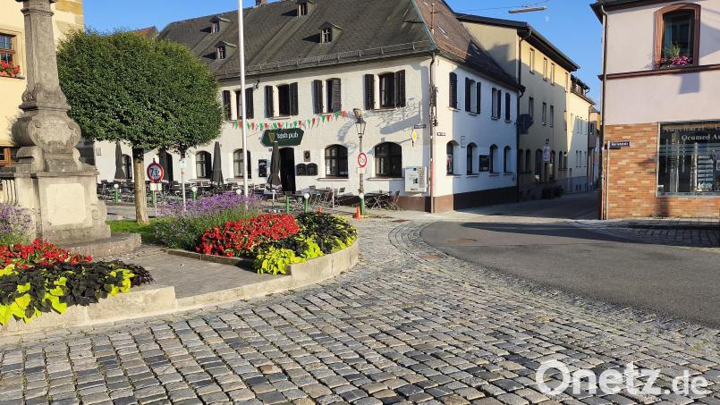 In der Grafenwöhrer Altstadt rund um das Rathaus wird eine Geschwindigkeitsreduzierung eingeführt. Bild: Jürgen Masching