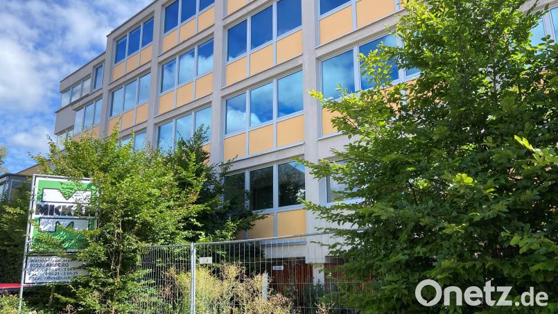 Das ehemalige Altenheim der Diakonie an der Amberger Hellstraße verkommt zusehends. Statt der eigentlich geplanten Generalsanierung folgt hier wohl eher der Abriss. Bild: Andreas Ascherl