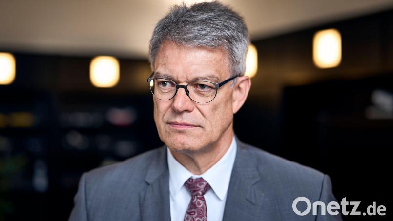 In der Union gibt es Ärger wegen des Umgangs von Kanzler Merz mit Verkehrsminister Patrick Schnieder. (Archivbild) Bild: Michael Ukas/dpa
