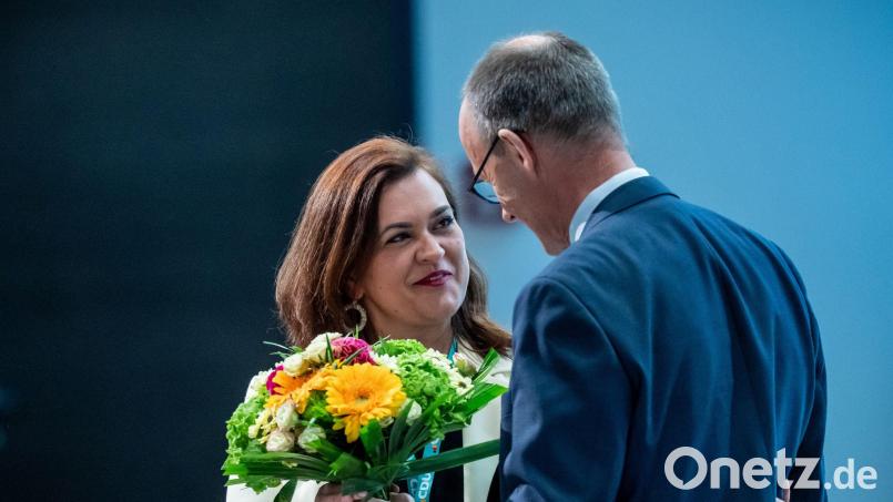 CDU-Chef Friedrich Merz sucht sich Franziska Hoppermann als neue Generalsekretärin aus Bild: Michael Kappeler/dpa