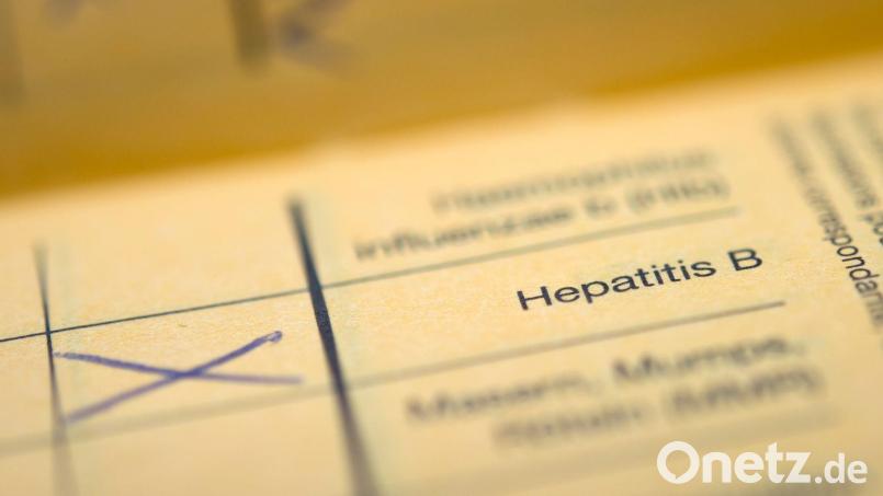 Die bayerische Gesundheitsministerin Judith Gerlach wirbt für die Hepatitis-Impfung. (Archivbild) Bild: Daniel Naupold/dpa