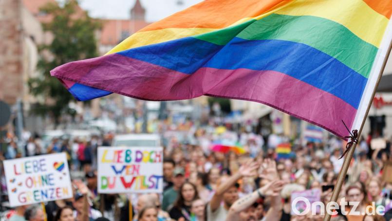Der CSD in Nürnberg soll stattfinden. (Archivbild) Bild: Daniel Karmann/dpa
