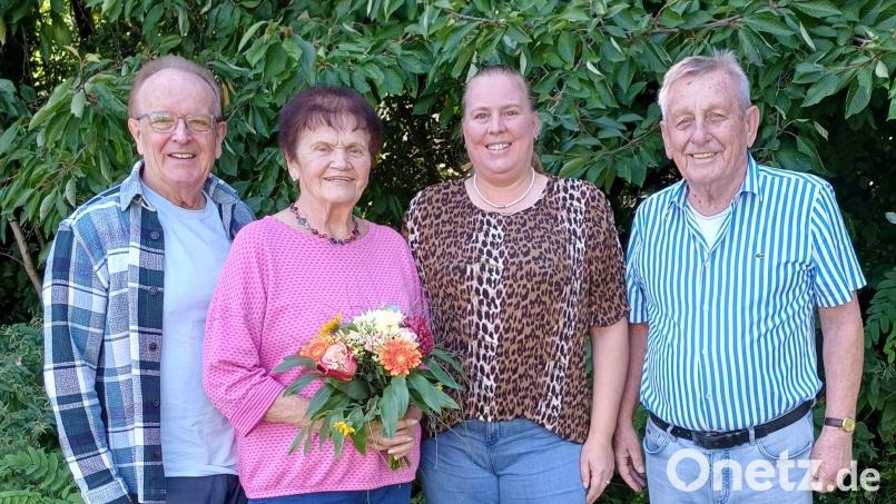 Die Ehrenvorsitzende der CSU-Frauen-Union, ehemalige Stadträtin und Trägerin der silbernen Bürgermedaille Heidi Flierl (2. von links) feierte dieser Tage ihren 80. Geburtstag. Bild: Rosi Schönberger