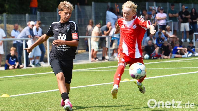 Gut mitgehalten: Die U13 der SpVgg SV Weiden (schwarz) belegte beim renommieren Ostbayerncup in Weiden den sechsten Platz. Bild: Gerhard Büttner