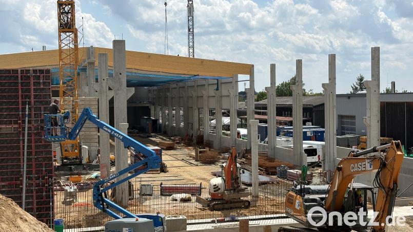 Auf dem Gelände der Münchner Medizin Mechanik in Stadlern herrscht reger Betrieb. Bild: Nils Ganzmann