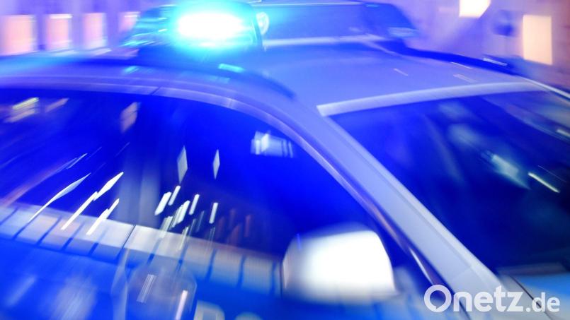 Ein E-Scooterfahrer wurde in Weiden von einem Auto übersehen und leicht verletzt. Symbolbild: Carsten Rehder/dpa