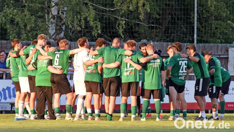 Der SV Mitterteich, nach dem Sieg gegen Mistelgau im Kreis, gastiert am Mittwoch beim 1. FC Martinsreuth. Bild: Rudi Gebert