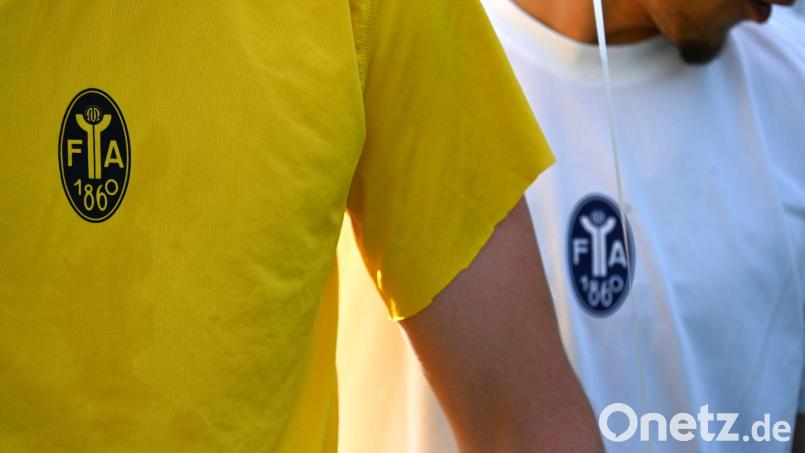 Neuanfang ohne Logo: Wegen eines Markenstreits startet der TSV 1860 München in der Regionalliga zunächst ohne Löwen im Wappen. (Archivbild) Bild: Florian Diettrich/dpa