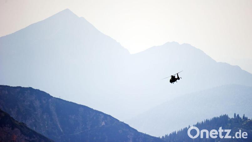 Eine fünfköpfige Familie aus Dresden hat die Anstrengungen einer Bergtour unterschätzt und musste per Rettungshubschrauber ins Tal geflogen werden. (Symbolbild) Bild: picture alliance / dpa