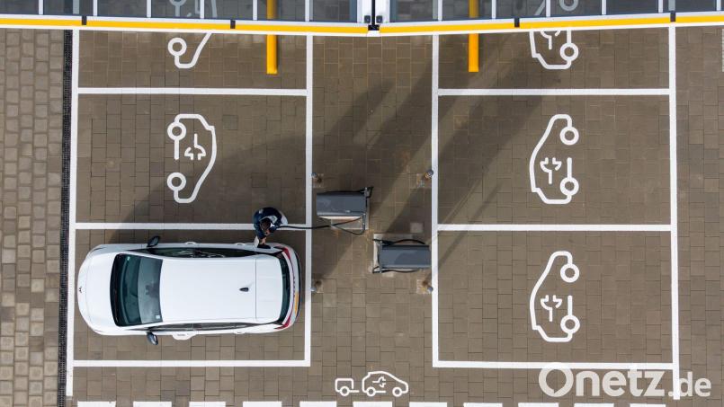 Das Wachstum bei Elektroautos hat sich deutlich verlangsamt. (Archivbild) Bild: Sebastian Kahnert/dpa/dpa-tmn