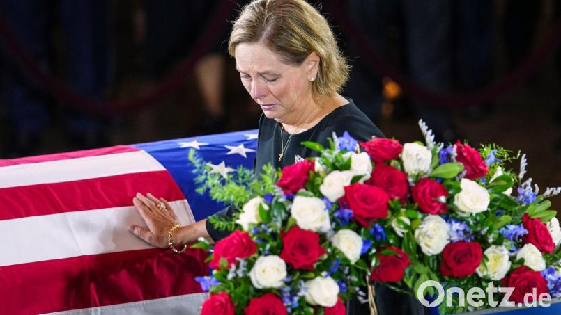 Nach dem Tod von Senator Lindsey Graham setzte sich die auf seinen Sitz nachgerückte Schwester Darline Graham für das Gesetz ein. (Archivbild) Bild: Nathan Howard/Pool Reuters/AP/dpa