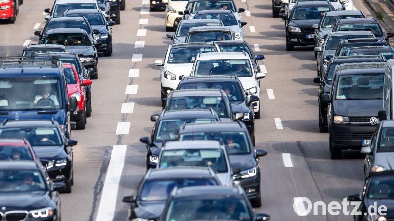 Am Dienstagnachmittag staute sich der Verkehr auf der A3 in Fahrtrichtung Passau. Grund war ein Unfall mit einem Gefahrgut-Lkw. Symbolbild: Sina Schuldt