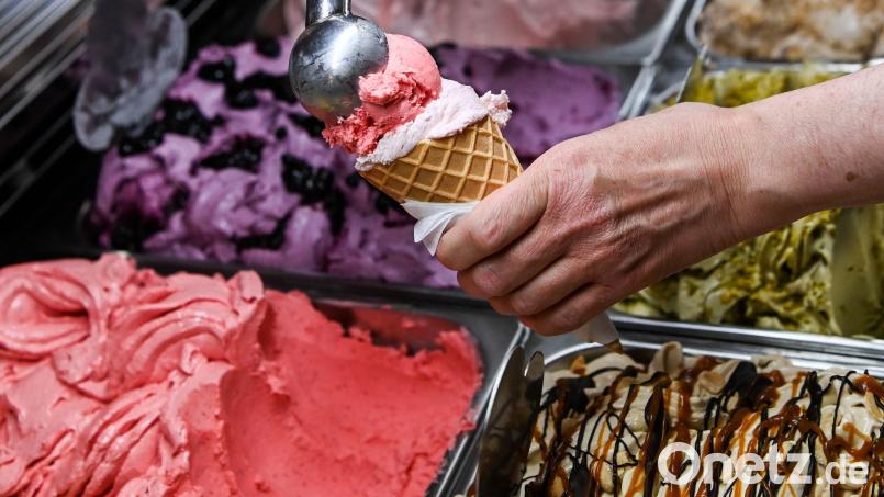 Beim Kinderferienprogramm in Moosbach ist für alle etwas dabei. Ein Eis darf im Sommer natürlich nicht fehlen. Symbolbild: Jens Kalaene/dpa
