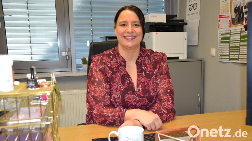 Nicole Gleißner wird die neue Schulleiterin der Markus-Gottwalt-Schule in Eschenbach. Immer mit dabei: Ihre Kaffeetasse. Bild: Anne Wiesnet