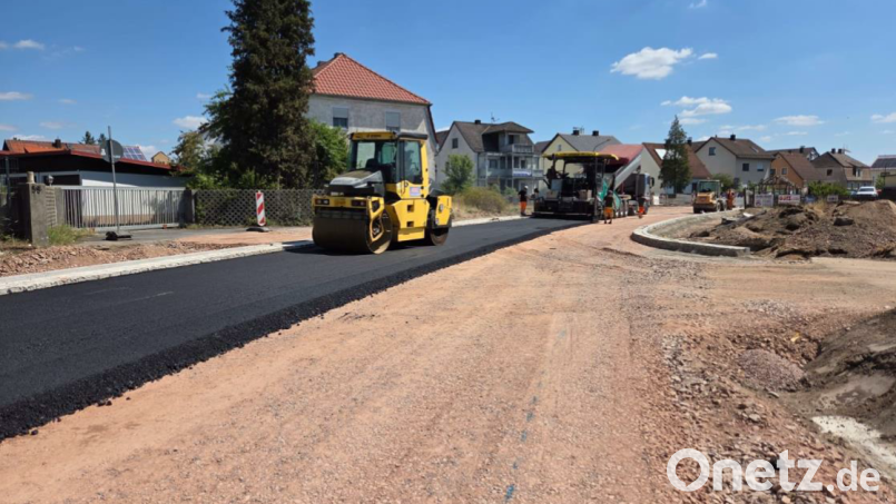 Seit Mai laufen die Arbeiten an der Ortsumgehung Mantel, die Straße nach Hütten ist gesperrt. Während der Sommerferien ist die Straße aber einseitig befahrbar – in Richtung Mantel. Bild: Staatliches Bauamt Amberg-Sulzbach
