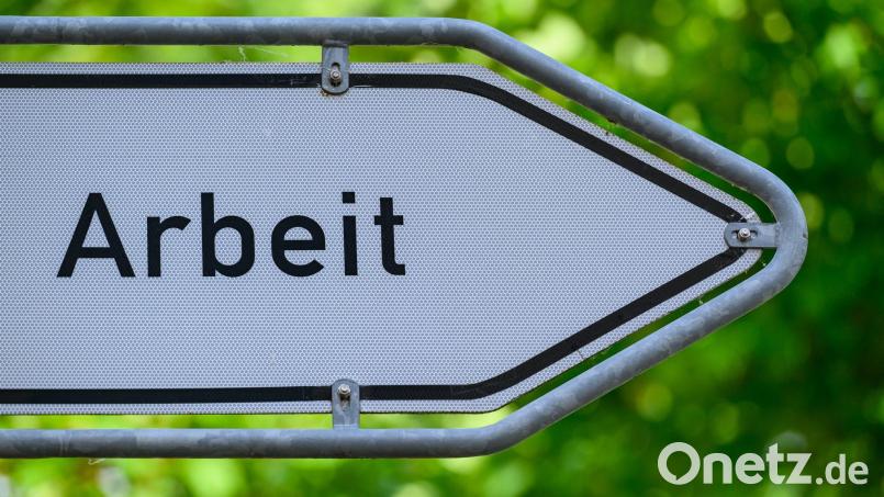Das Ifo erwartet eine leichte Stabilisierung am Arbeitsmarkt. (Symbolbild) Bild: Patrick Pleul/dpa