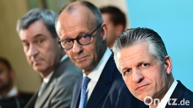 Die Parteichefs und der von ihnen vorgeschlagene neue Fraktionschef. Bild: Sebastian Gollnow/dpa