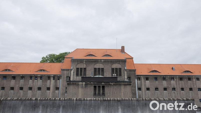 In der JVA Willich 1 wird gegen Vollzugsbeamte ermittelt. (Archivbild) Bild: Rolf Vennenbernd/dpa