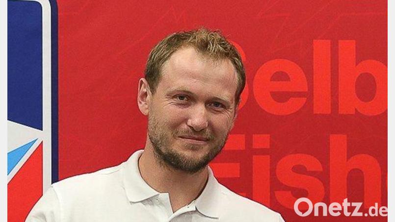 Selbs Sportlicher Leiter Frank Hördler freut sich über die Verpflichtung von Goalie Alexander Rose. Bild: Verein/Selber Wölfe