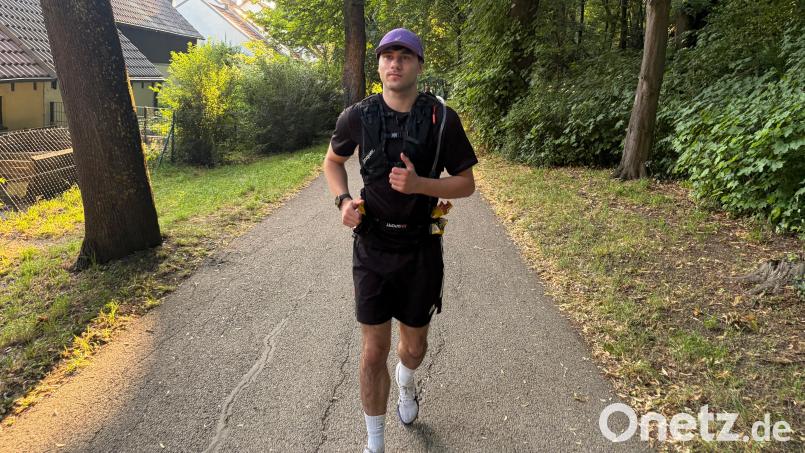 Sebastian Wölfl beim Trainieren: Am 22. Juli will er von Tirschenreuth aus in Richtung Berlin starten - zu Fuß. Eintreffen möchte er dort am 25. Juli. Bild: Florian Lange