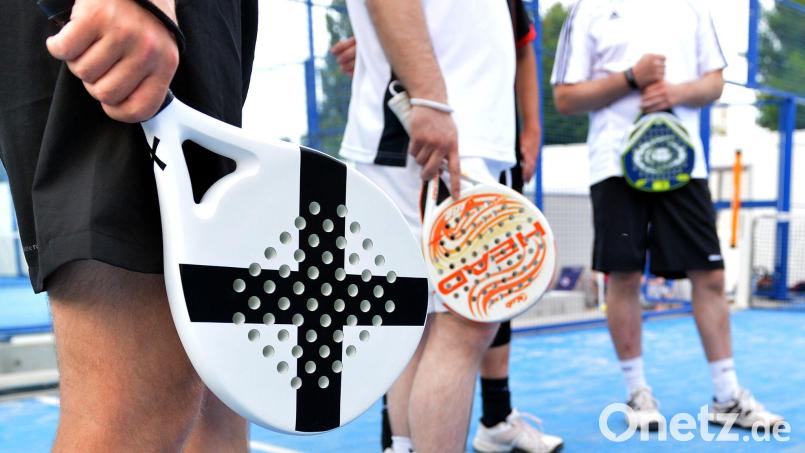 Padel hat sich mittlerweile zu einer Trendsportart entwickelt. Auch in der Stadt Amberg und im Landkreis Amberg-Sulzbach. Bild: Britta Pedersen/dpa/dpa-tmn