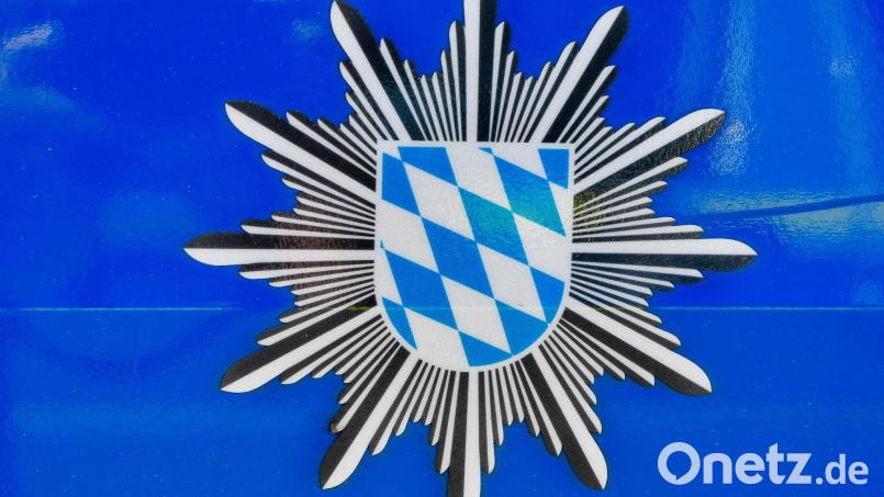 Ersthelfer retteten damals einen Schwerverletzten aus einem brennenden Auto. Jemand aus dem Gegenverkehr filmte die Szene. Symbolbild: Petra Hartl